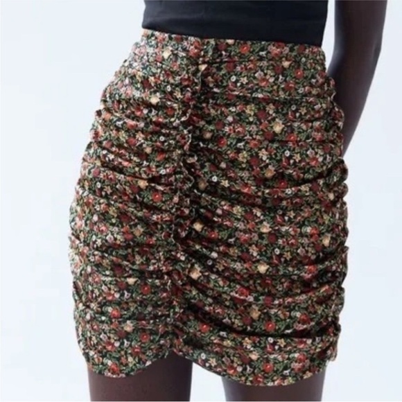NEW Zara floral mini skirt - Picture 1 of 8